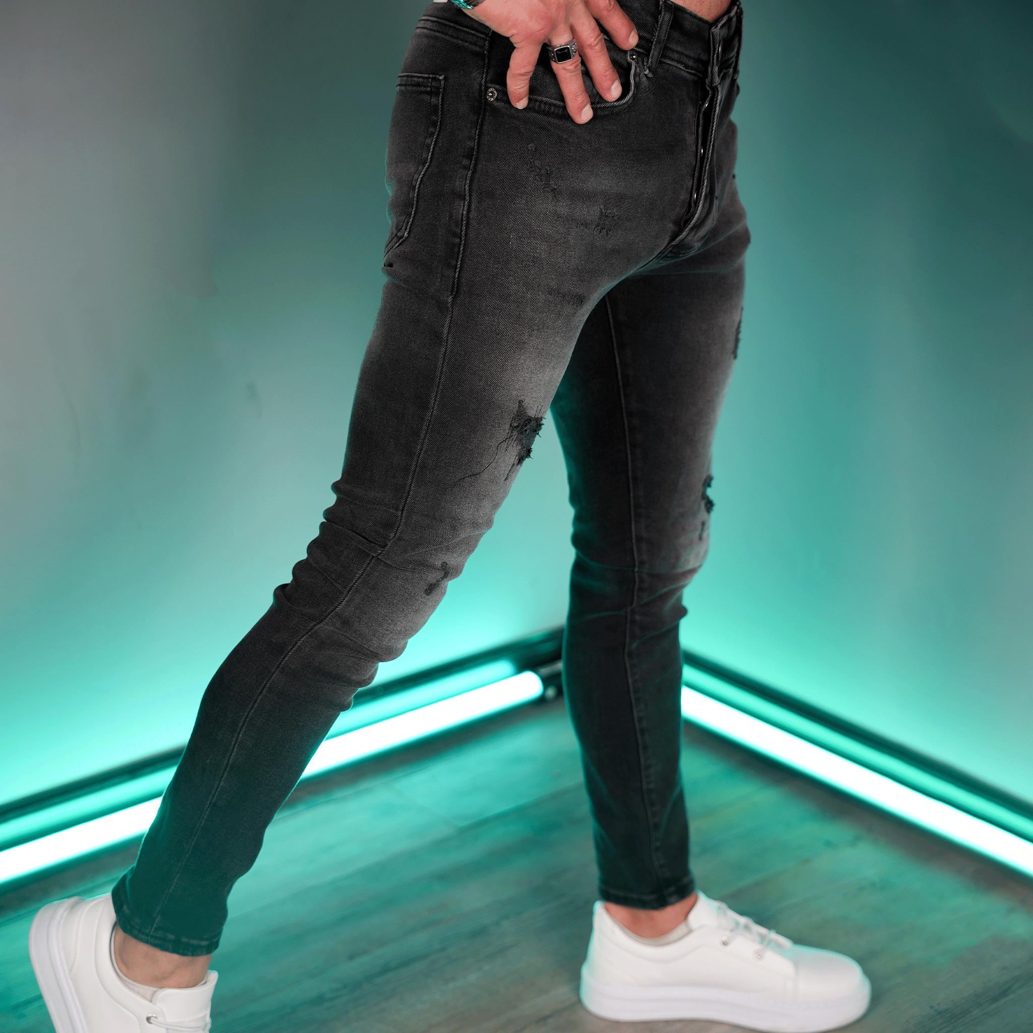 Distressed Jeans #D131