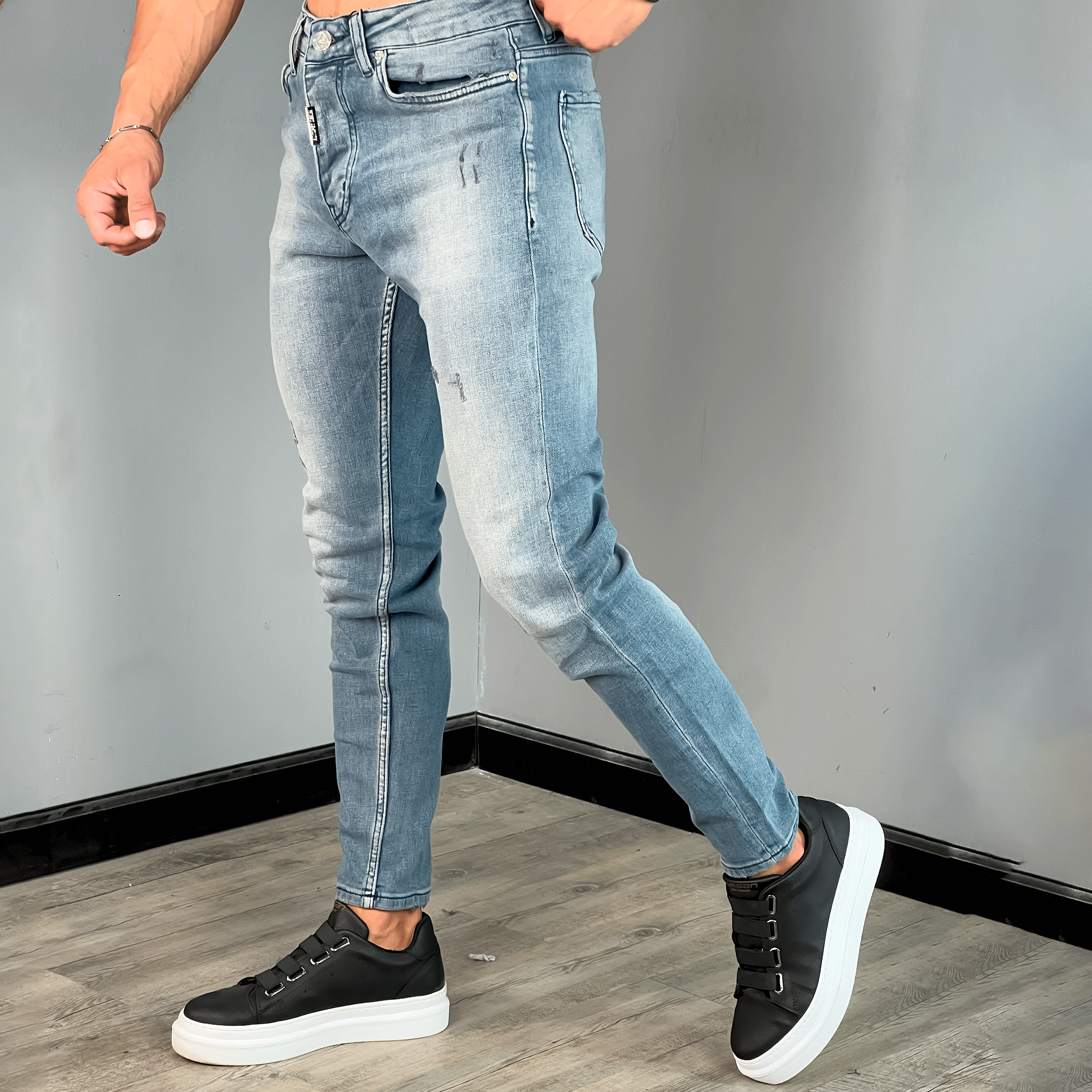 Distressed Jeans