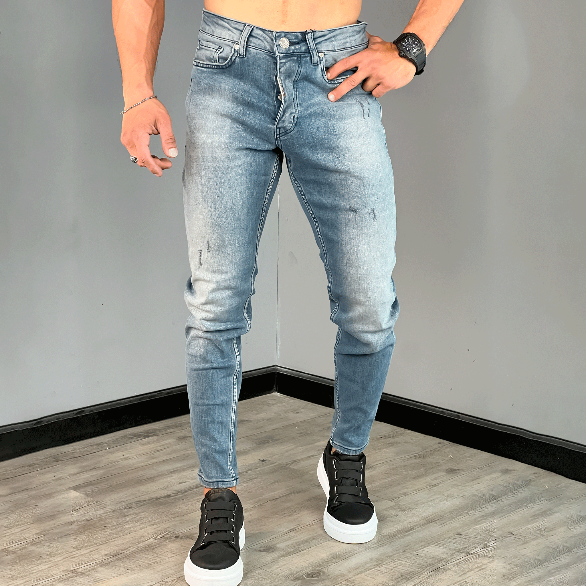 Distressed Jeans