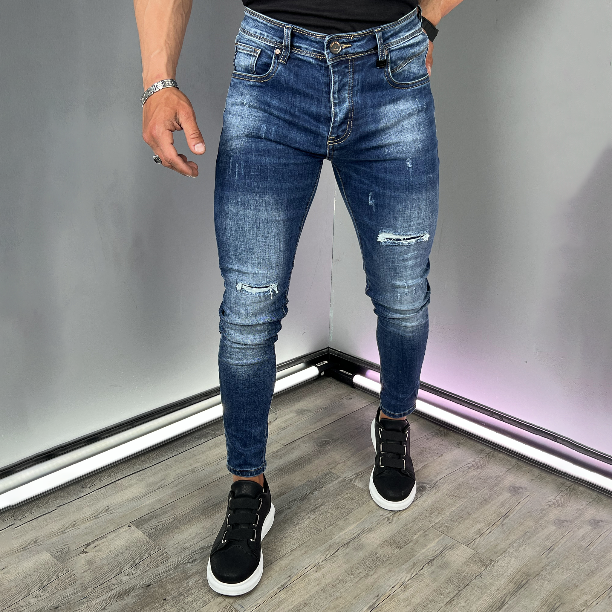 Distressed Jeans