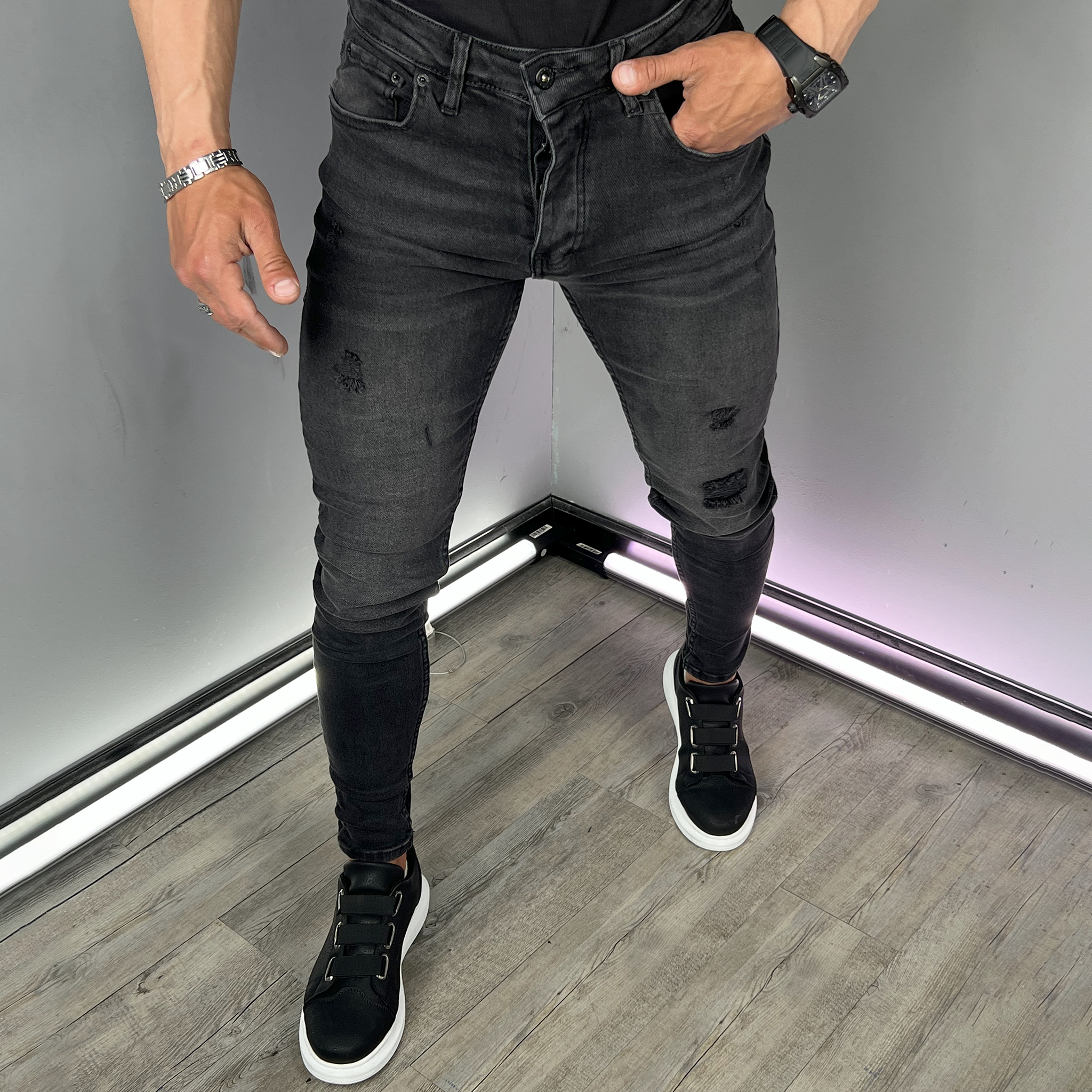 Distressed Jeans