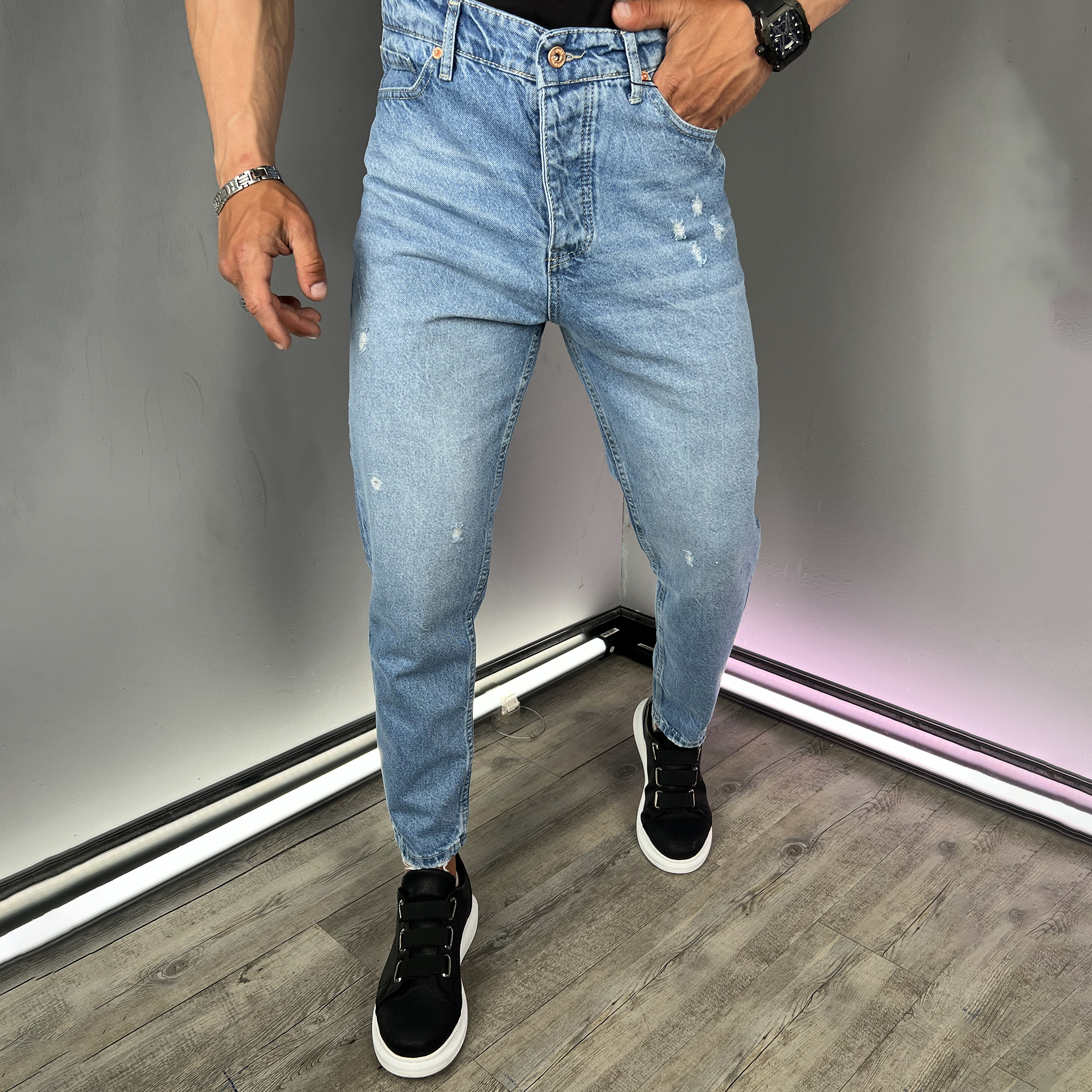 Distressed Jeans