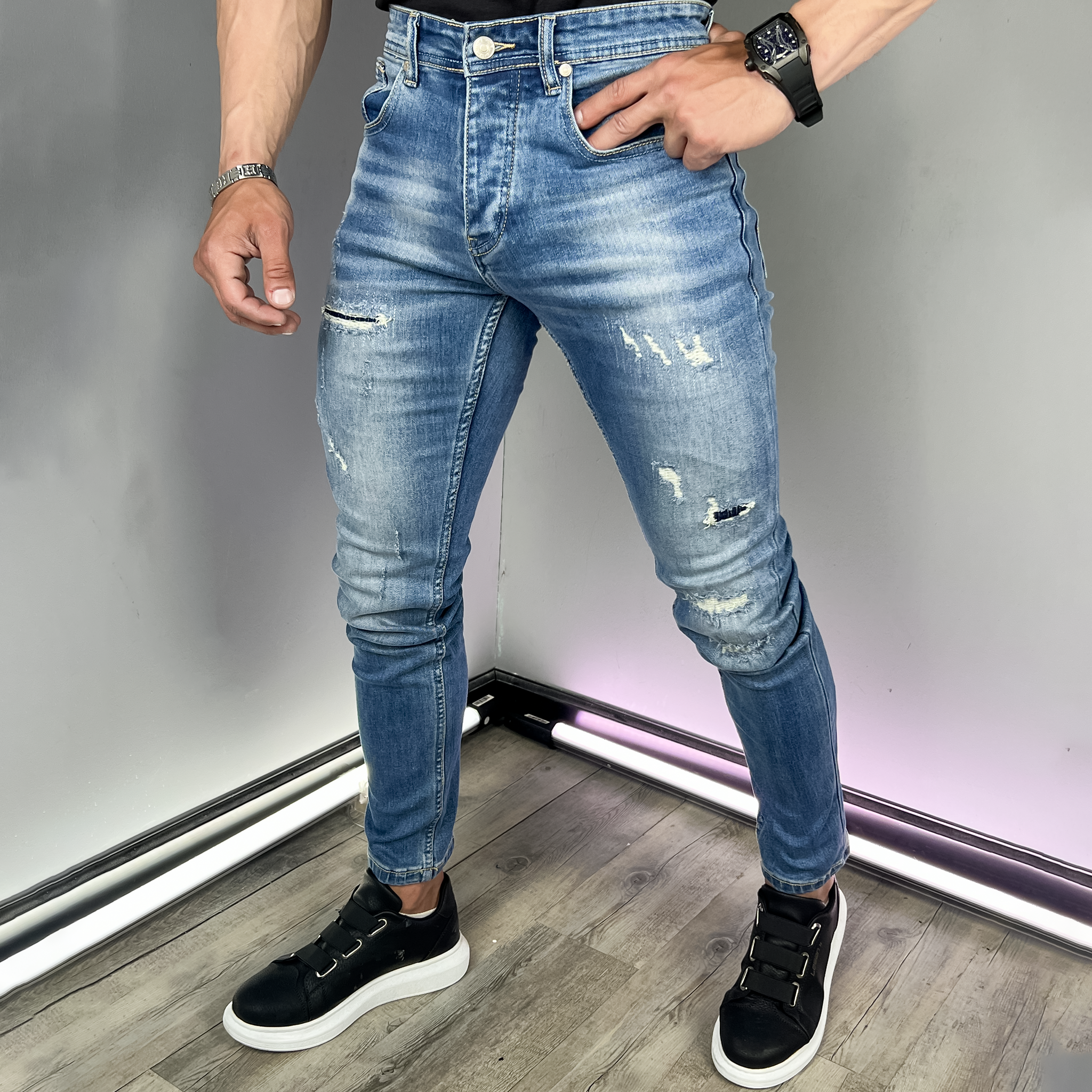 Distressed Jeans