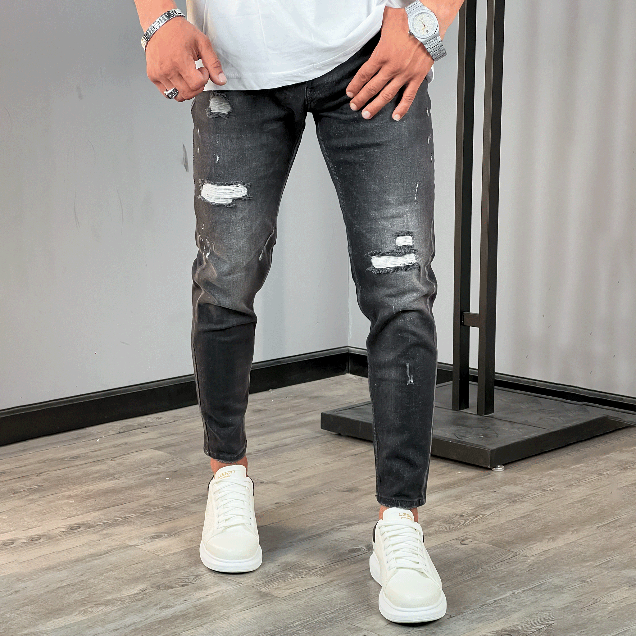 Distressed Jeans
