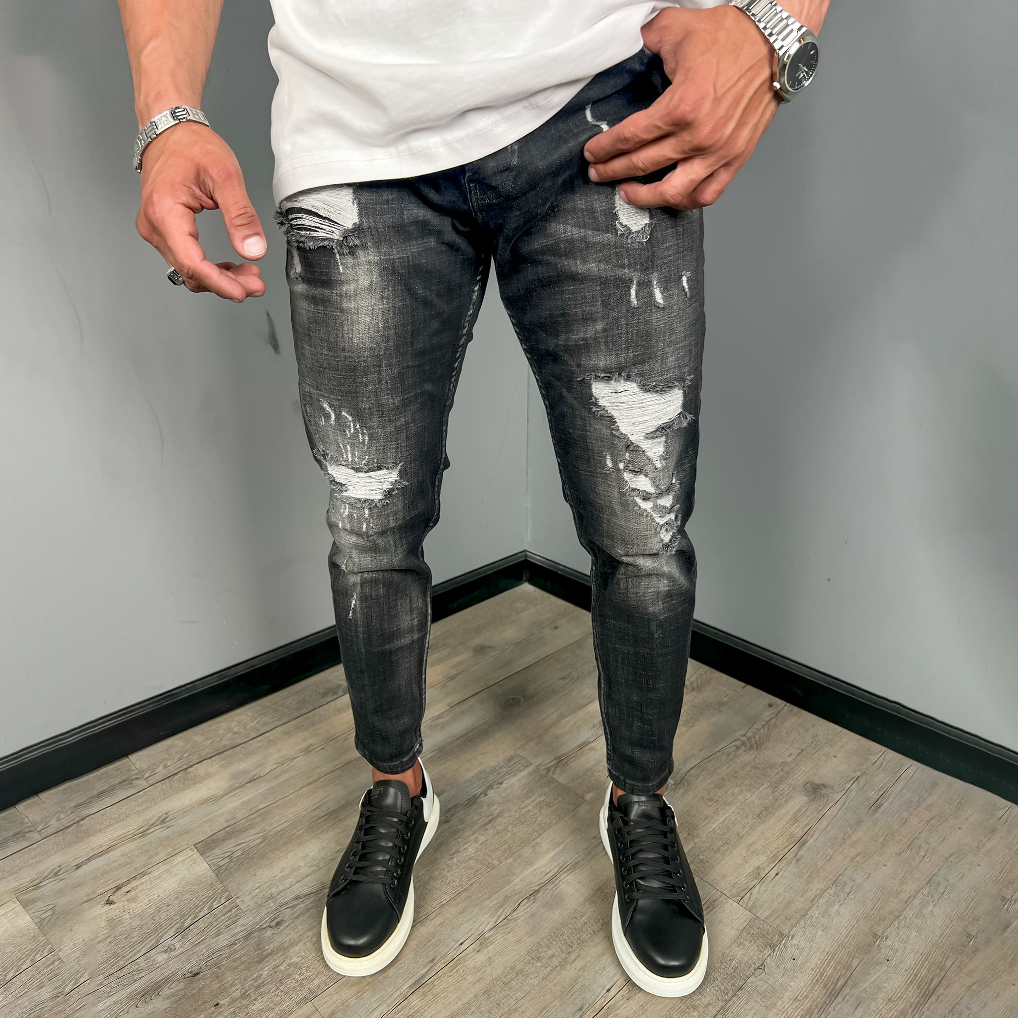 Distressed Jeans